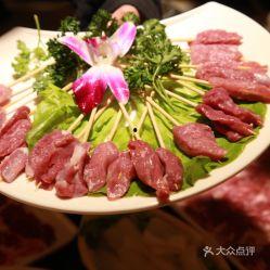 羊羊吃瓜图片,夏日田园趣味无限