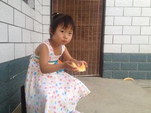 女宝宝吃瓜,女宝宝甜蜜成长记